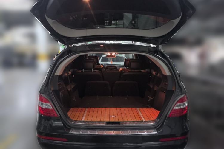 Used Mercedes-Benz R-Class 2017 R 320 4MATIC Business Edition Prestige Model Trunk