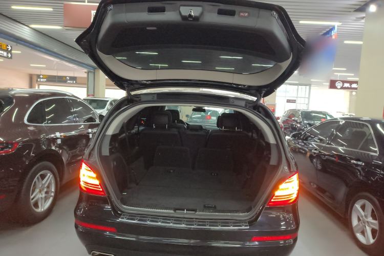Used Mercedes-Benz R-Class 2017 R 320 4MATIC Business Edition Prestige Model Trunk