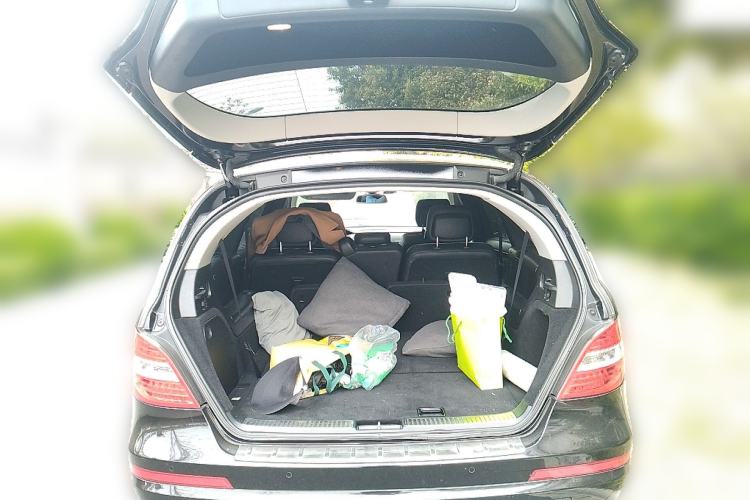 Used Mercedes-Benz R-Class 2017 R 320 4MATIC Business Edition Prestige Model Trunk