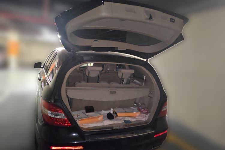 Used Mercedes-Benz R-Class 2017 R 320 4MATIC Business Edition Prestige Model Trunk