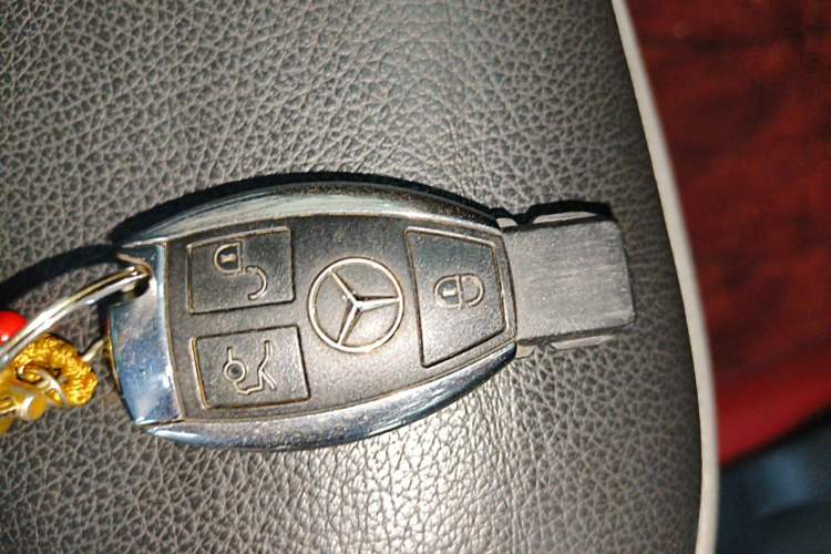 Used Mercedes-Benz R-Class 2017 R 320 4MATIC Business Edition Prestige Model Vehicle Key