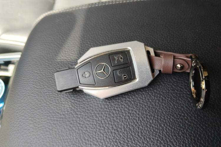 Used Mercedes-Benz R-Class 2017 R 320 4MATIC Luxury Collection Edition Vehicle Key