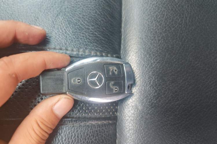 Used Mercedes-Benz R-Class 2017 R 320 4MATIC Business Edition Prestige Model Vehicle Key