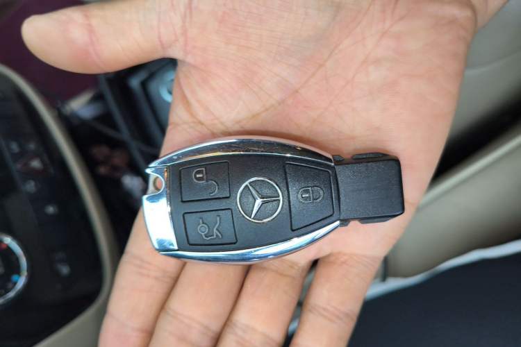 Used Mercedes-Benz R-Class 2017 R 320 4MATIC Luxury Collection Edition Vehicle Key