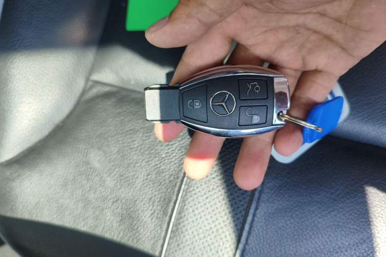 Used Mercedes-Benz R-Class 2017 R 320 4MATIC Business Edition Prestige Model Vehicle Key