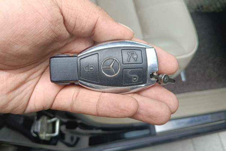 Used Mercedes-Benz R-Class 2017 R 320 4MATIC Business Edition Prestige Model Vehicle Key
