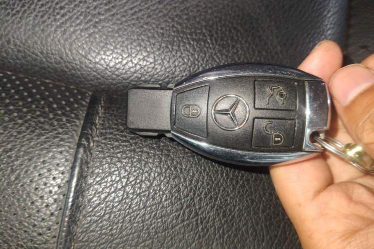 Used Mercedes-Benz R-Class 2017 R 320 4MATIC Luxury Collection Edition Vehicle Key