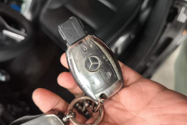 Used Mercedes-Benz R-Class 2017 R 320 4MATIC Business Edition Prestige Model Vehicle Key