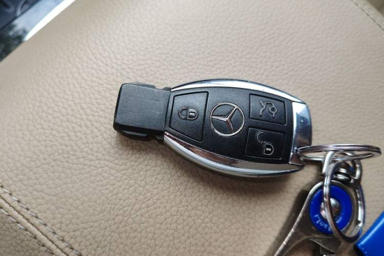 Used Mercedes-Benz R-Class 2017 R 320 4MATIC Luxury Collection Edition Vehicle Key