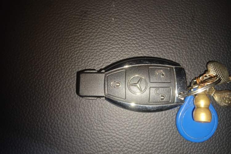 Used Mercedes-Benz R-Class 2017 R 320 4MATIC Luxury Collection Edition Vehicle Key