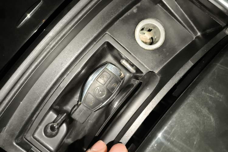 Used Mercedes-Benz R-Class 2017 R 320 4MATIC Business Edition Prestige Model Vehicle Key