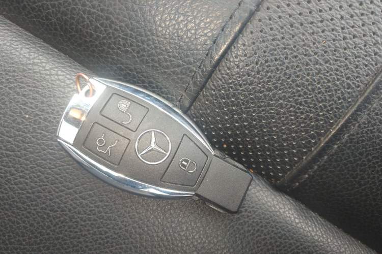 Used Mercedes-Benz R-Class 2017 R 320 4MATIC Business Edition Prestige Model Vehicle Key