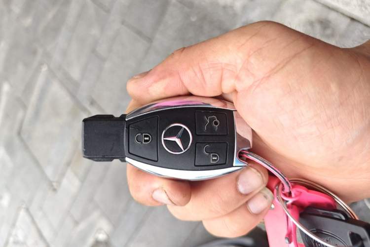 Used Mercedes-Benz R-Class 2017 R 320 4MATIC Business Edition Prestige Model Vehicle Key