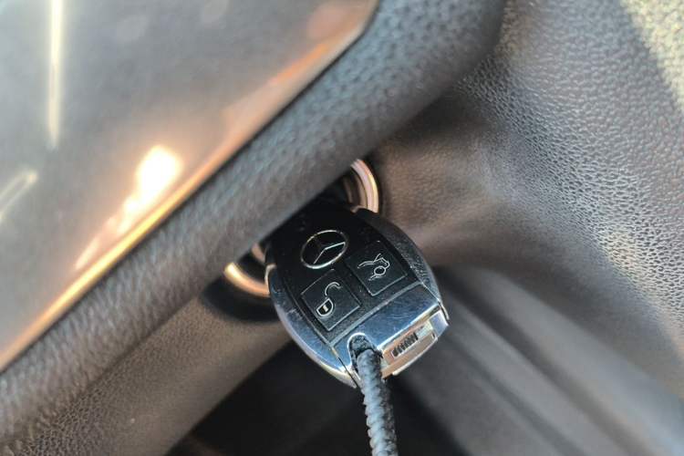 Used Mercedes-Benz R-Class 2017 R 320 4MATIC Business Edition Prestige Model Vehicle Key
