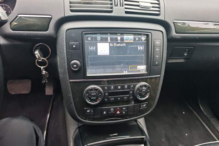 Used Mercedes-Benz R-Class 2017 R 320 4MATIC Business Edition Prestige Model Audio And AC Panel