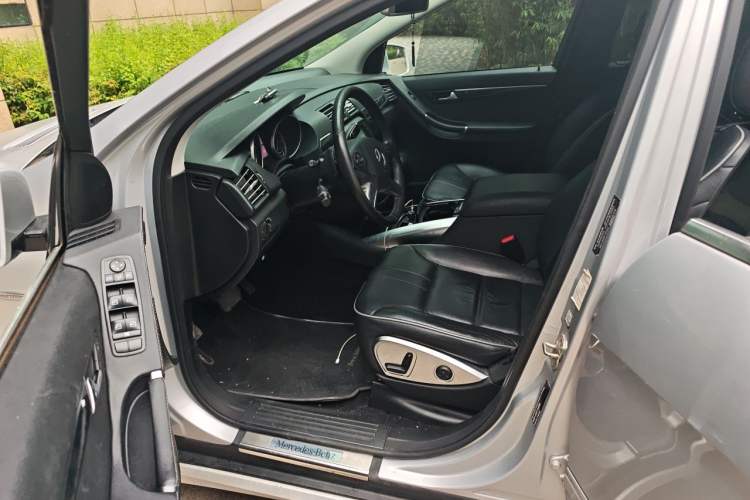 Used Mercedes-Benz R-Class 2017 R 320 4MATIC Business Edition Prestige Model Driver Seat