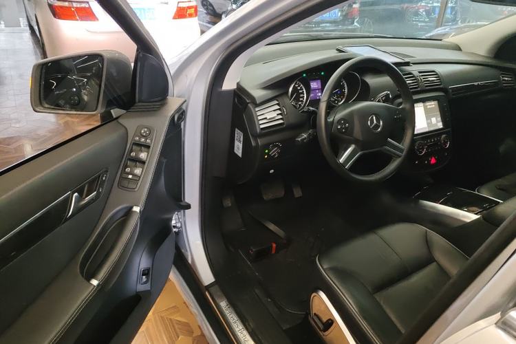 Used Mercedes-Benz R-Class 2017 R 320 4MATIC Business Edition Prestige Model Driver Seat