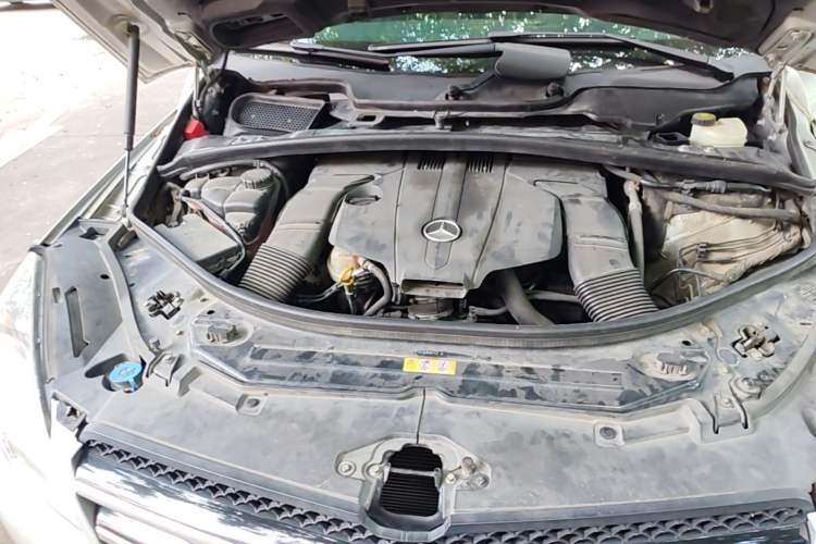 Used Mercedes-Benz R-Class 2017 R 320 4MATIC Business Edition Prestige Model Engine Bay