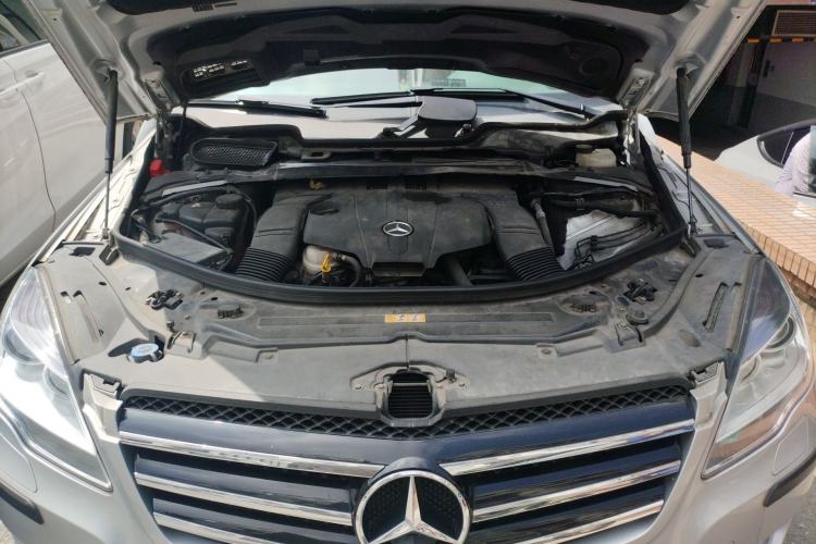 Used Mercedes-Benz R-Class 2017 R 320 4MATIC Business Edition Prestige Model Engine Bay