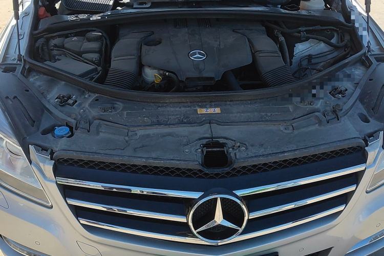 Used Mercedes-Benz R-Class 2017 R 320 4MATIC Business Edition Prestige Model Engine Bay