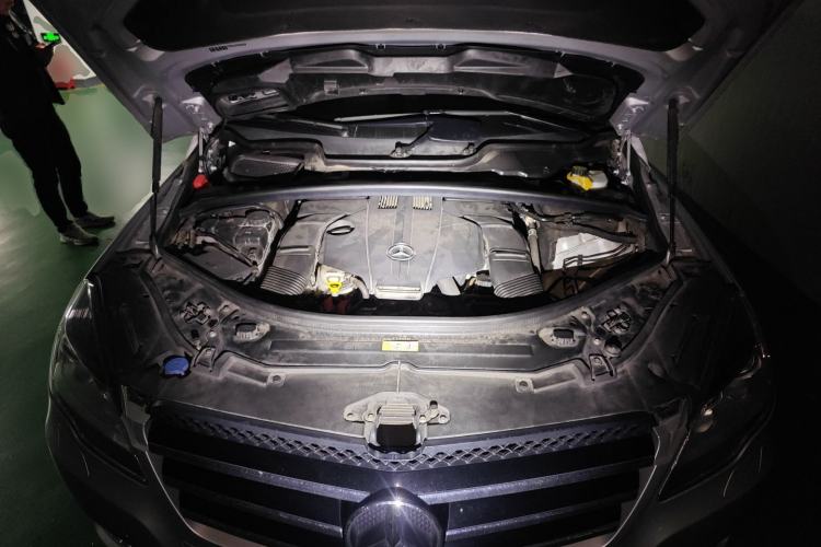 Used Mercedes-Benz R-Class 2017 R 320 4MATIC Business Edition Prestige Model Engine Bay