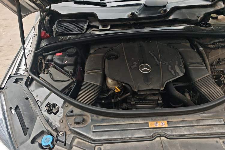 Used Mercedes-Benz R-Class 2017 R 320 4MATIC Business Edition Prestige Model Engine Bay Right