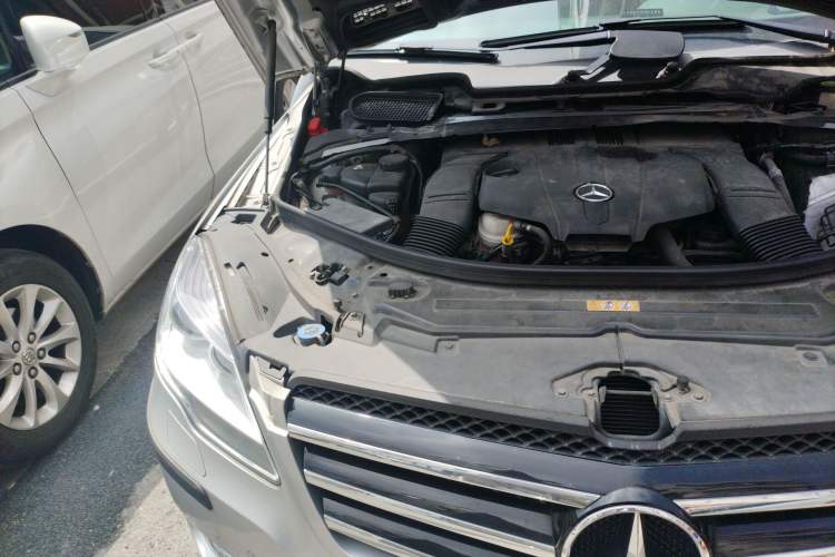 Used Mercedes-Benz R-Class 2017 R 320 4MATIC Business Edition Prestige Model Engine Bay Right
