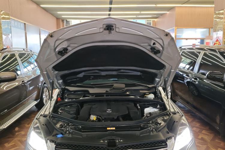 Used Mercedes-Benz R-Class 2017 R 320 4MATIC Business Edition Prestige Model Engine Bay