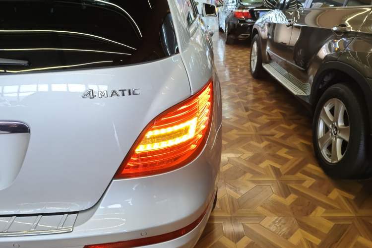 Used Mercedes-Benz R-Class 2017 R 320 4MATIC Business Edition Prestige Model Exterior 3