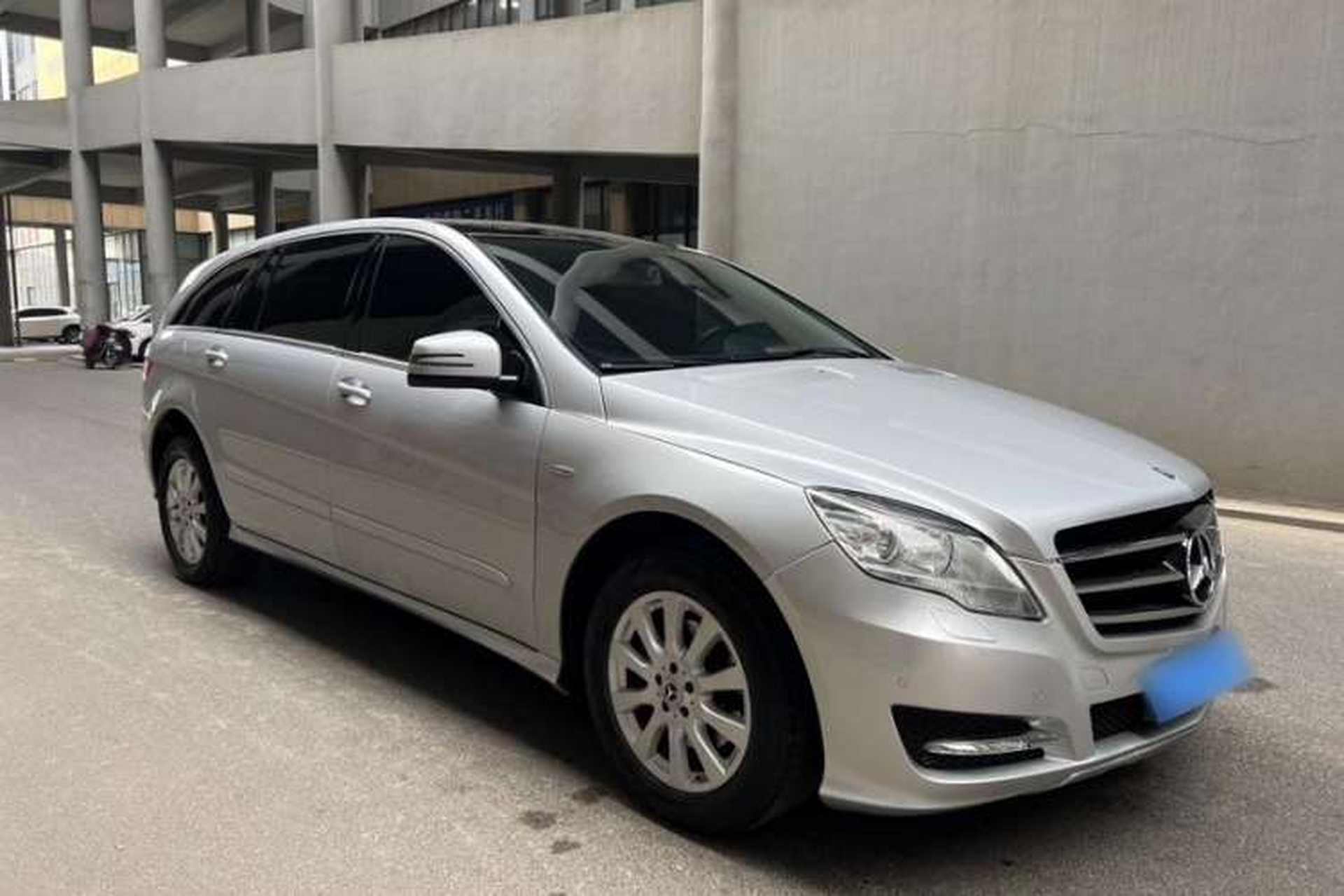 Used Mercedes-Benz R-Class 2017 R 320 4MATIC Business Edition Prestige Model Exterior 5