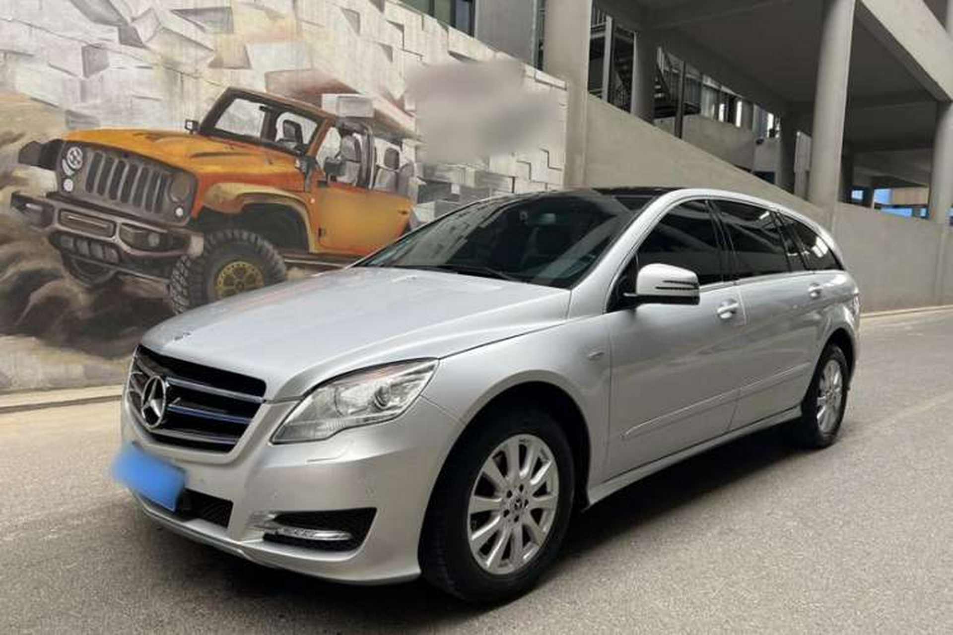 Used Mercedes-Benz R-Class 2017 R 320 4MATIC Business Edition Prestige Model Front Left 45 Deg