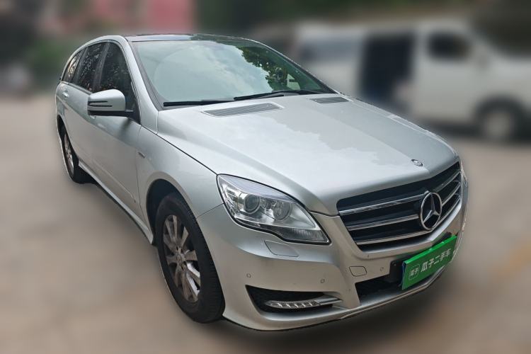 Used Mercedes-Benz R-Class 2017 R 320 4MATIC Business Edition Prestige Model Front Right 45 Deg