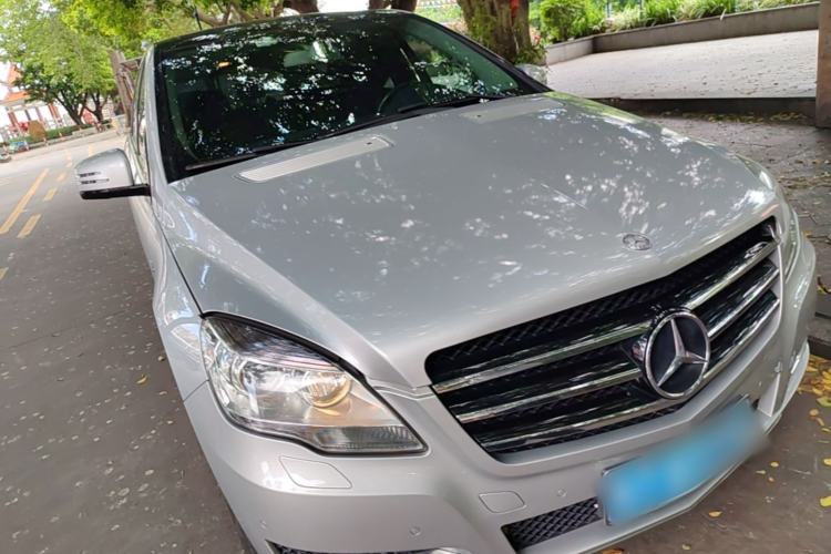 Used Mercedes-Benz R-Class 2017 R 320 4MATIC Business Edition Prestige Model Front Right 45 Deg