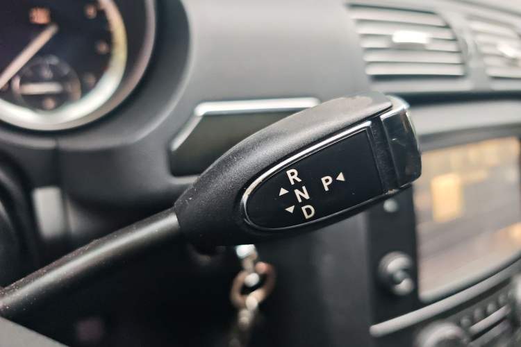 Used Mercedes-Benz R-Class 2017 R 320 4MATIC Business Edition Prestige Model Gear Lever