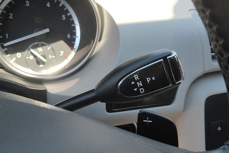 Used Mercedes-Benz R-Class 2017 R 320 4MATIC Business Edition Prestige Model Gear Lever