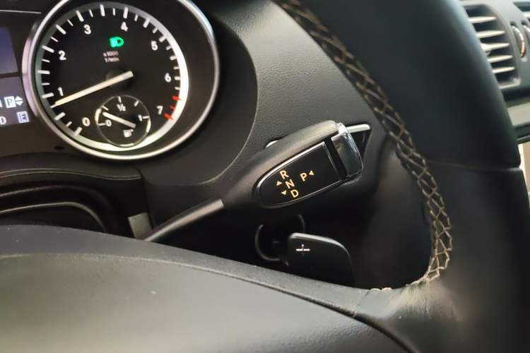 Used Mercedes-Benz R-Class 2017 R 320 4MATIC Business Edition Prestige Model Gear Lever