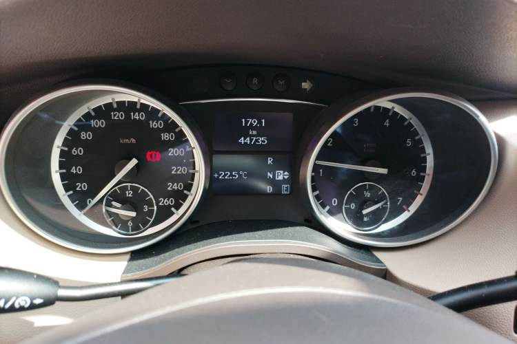 Used Mercedes-Benz R-Class 2017 R 320 4MATIC Business Edition Prestige Model Instrument Cluster