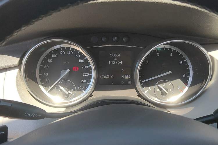 Used Mercedes-Benz R-Class 2017 R 320 4MATIC Business Edition Prestige Model Instrument Cluster