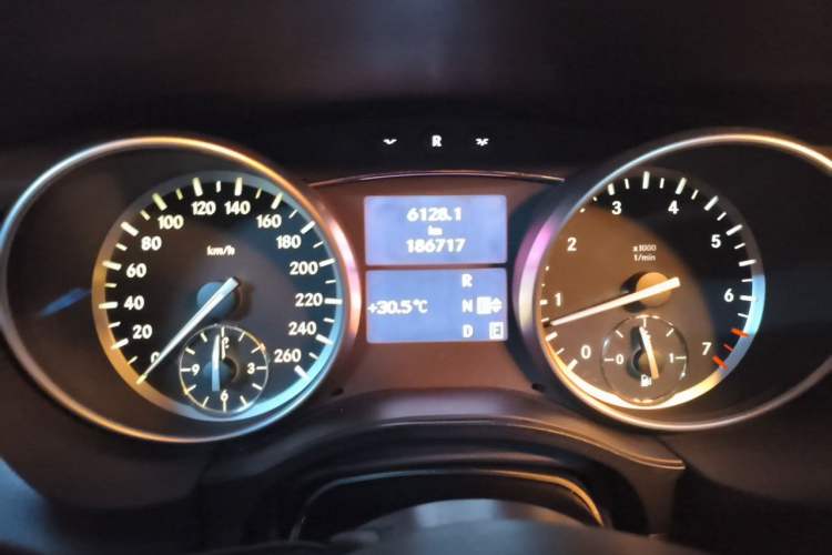 Used Mercedes-Benz R-Class 2017 R 320 4MATIC Business Edition Prestige Model Instrument Cluster