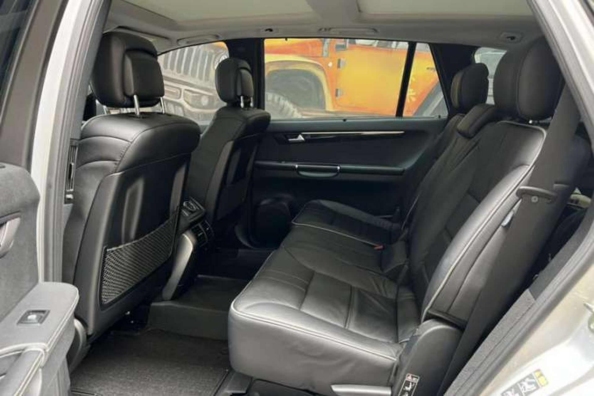 Used Mercedes-Benz R-Class 2017 R 320 4MATIC Business Edition Prestige Model Interior 3