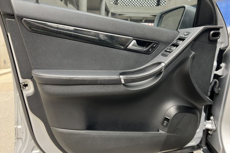 Used Mercedes-Benz R-Class 2017 R 320 4MATIC Business Edition Prestige Model Interior 5