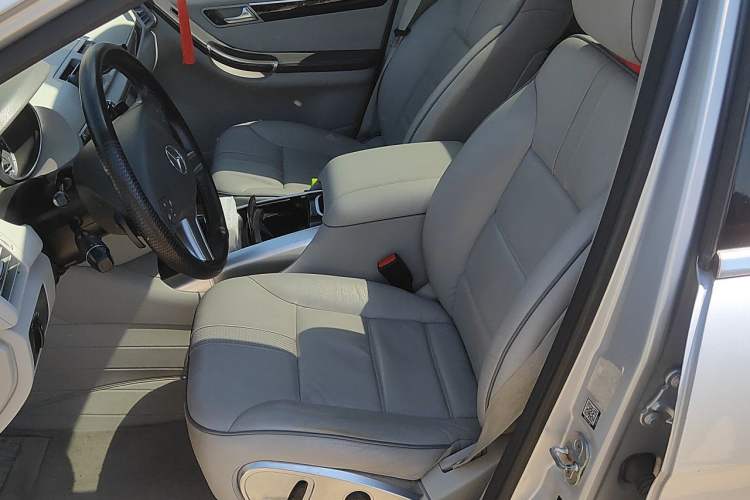 Used Mercedes-Benz R-Class 2017 R 320 4MATIC Business Edition Prestige Model Left Front Seat