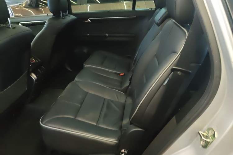 Used Mercedes-Benz R-Class 2017 R 320 4MATIC Business Edition Prestige Model Left Rear Seat