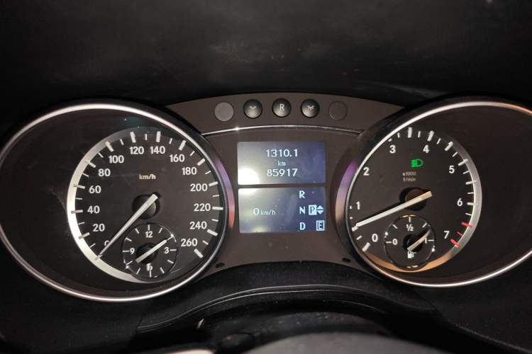 Used Mercedes-Benz R-Class 2017 R 320 4MATIC Business Edition Prestige Model Odometer Close Up