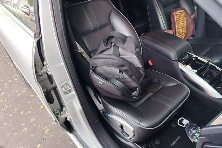 Used Mercedes-Benz R-Class 2017 R 320 4MATIC Business Edition Prestige Model Right Front Seat