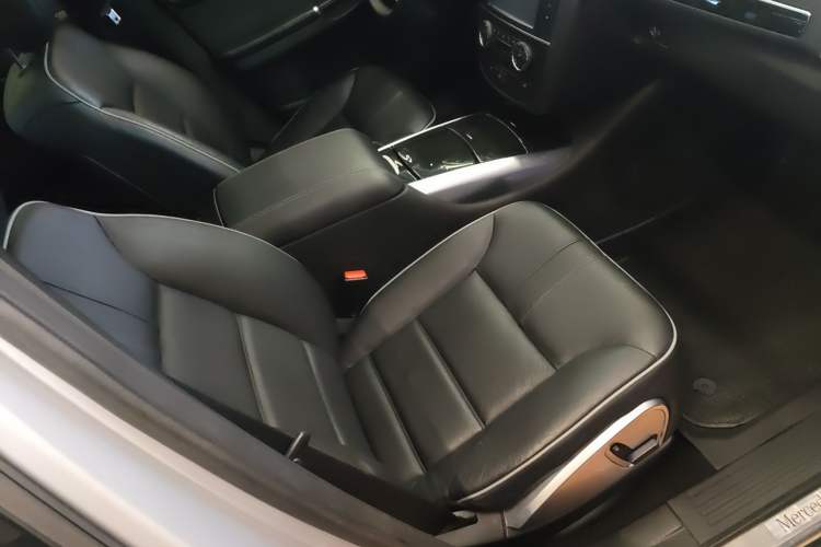 Used Mercedes-Benz R-Class 2017 R 320 4MATIC Business Edition Prestige Model Right Front Seat