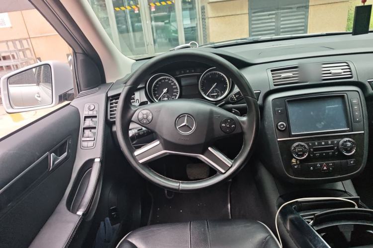 Used Mercedes-Benz R-Class 2017 R 320 4MATIC Business Edition Prestige Model Steering Wheel