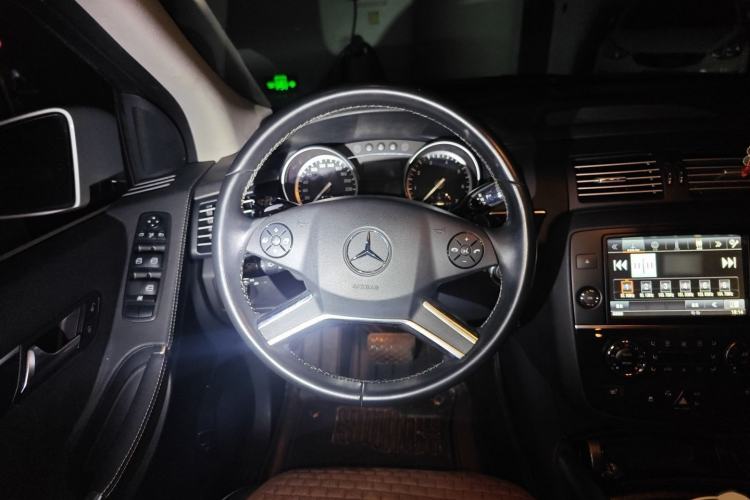 Used Mercedes-Benz R-Class 2017 R 320 4MATIC Business Edition Prestige Model Steering Wheel