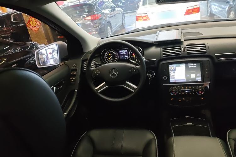 Used Mercedes-Benz R-Class 2017 R 320 4MATIC Business Edition Prestige Model Steering Wheel