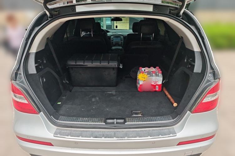 Used Mercedes-Benz R-Class 2017 R 320 4MATIC Business Edition Prestige Model Trunk